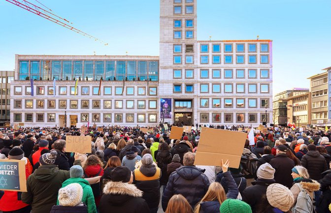 Auch in Stuttgart gingen im Januar die Menschen für die Demokratie auf die Straße.<span class='image-autor'>Foto: Lichtgut/Zophia Ewska</span>
