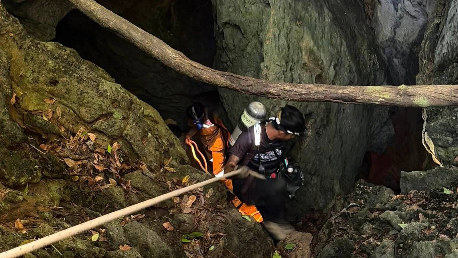 Die Suche in der gefluteten Höhle gestaltete sich ausgesprochen schwierig.Foto: Uncredited/Metta Tham Rescue Kalasin/AP/dpa