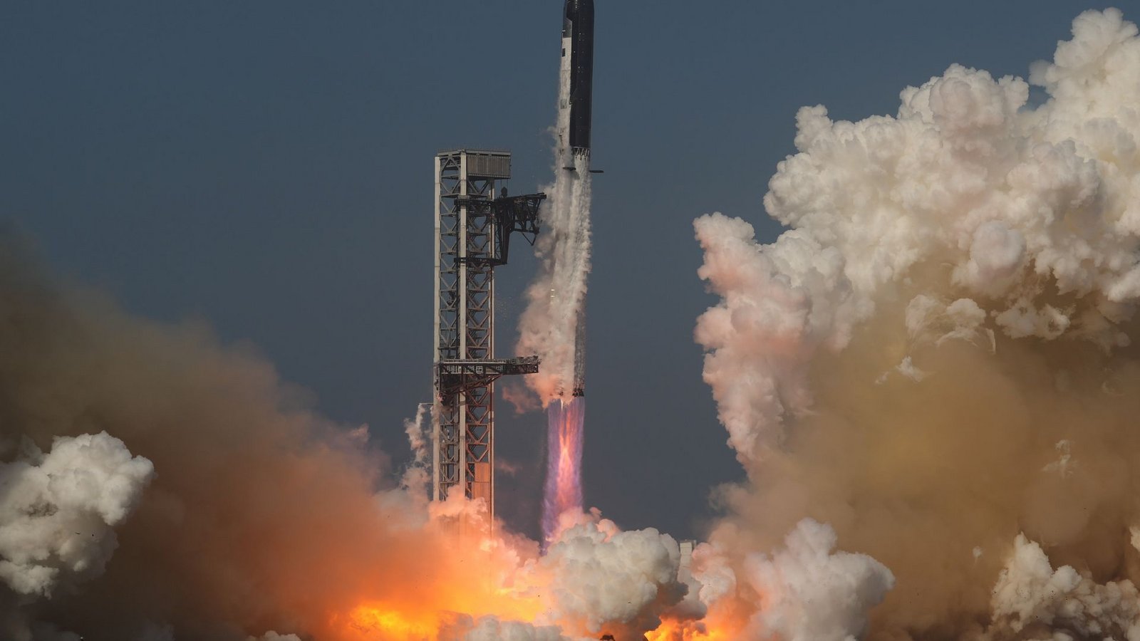 Die Rakete "Starship" von SpaceX startet zu einem Testflug von der Starbase in Texas.Foto: Eric Gay/AP/dpa Die Rakete "Starship" von SpaceX startet zu einem Testflug von der Starbase in Texas.Foto: Eric Gay/AP/dpa