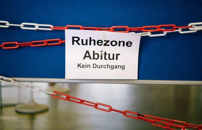 Coronalücken im Unterricht haben sich nicht negativ auf die Abiturnoten ausgewirkt. Eher gilt das Gegenteil.<span class='image-autor'>Foto: dpa/Ole Spata</span>