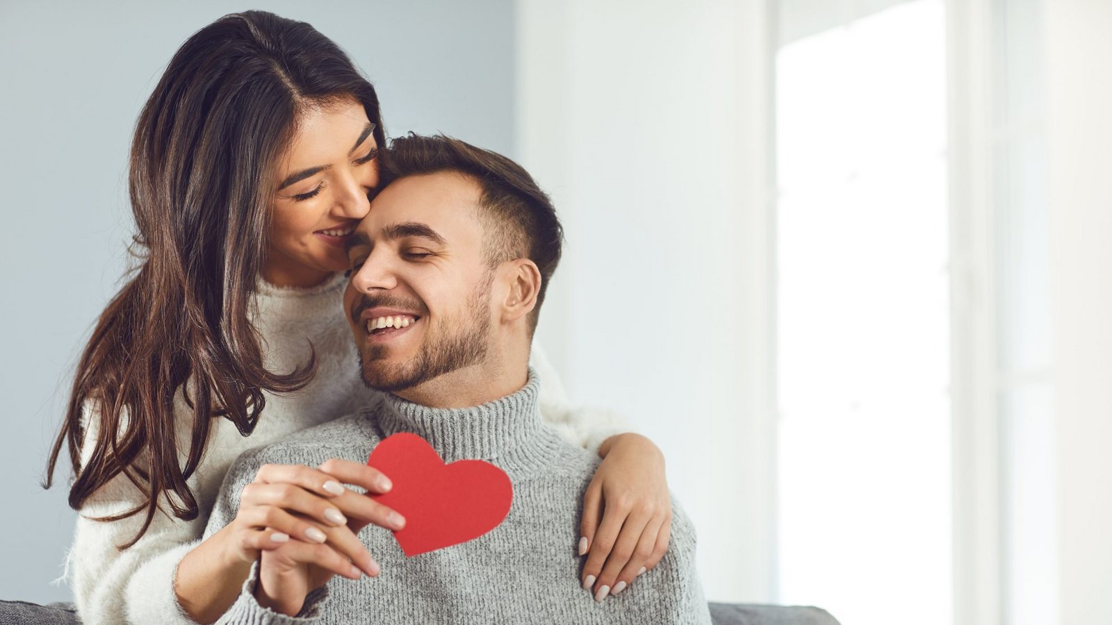 Am 14. Februar feiern Paare jedes Jahr den Tag der Liebe.Foto: Studio Romantic / shutterstock.com Am 14. Februar feiern Paare jedes Jahr den Tag der Liebe.Foto: Studio Romantic / shutterstock.com