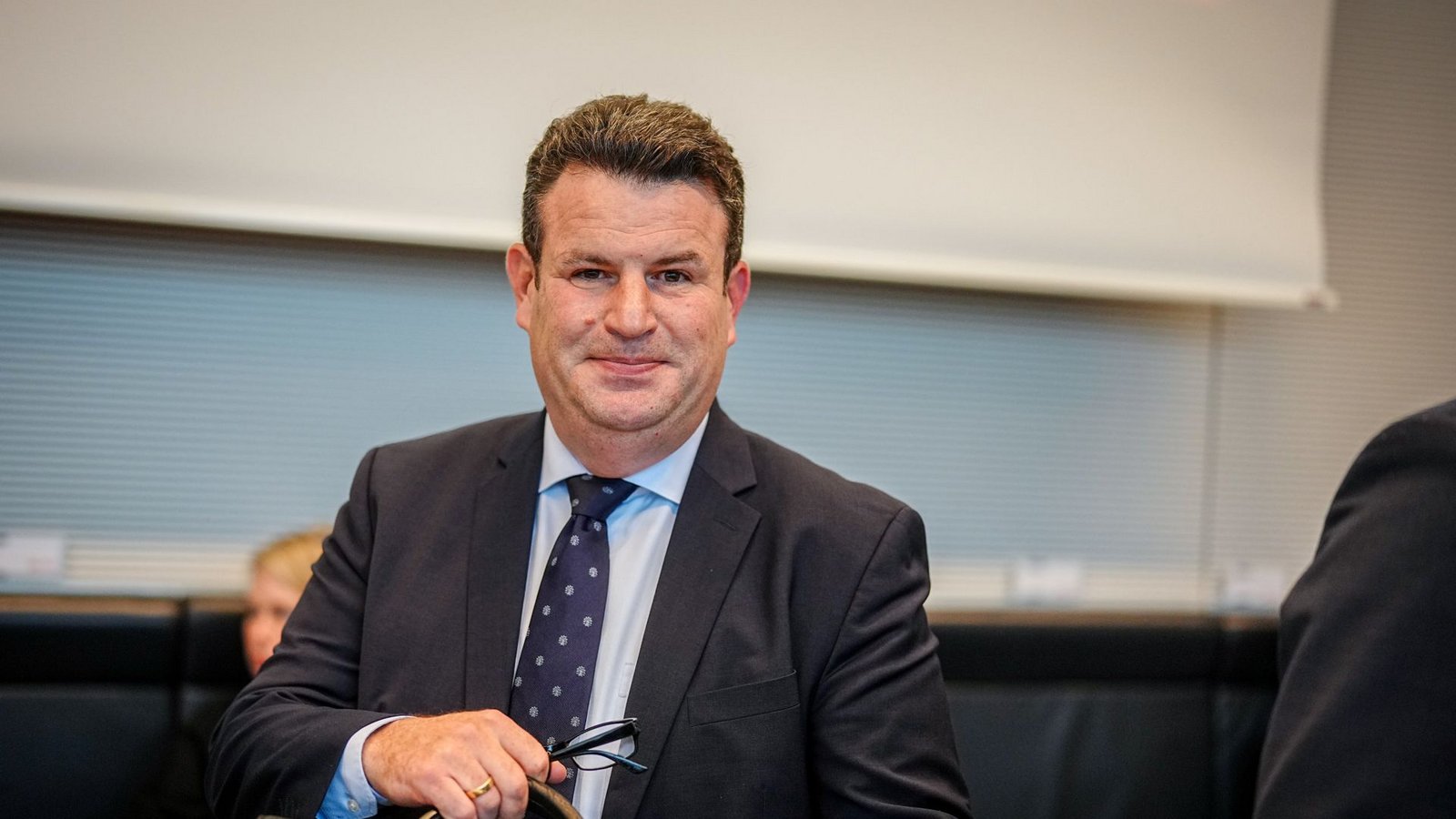 Hubertus Heil, ehemaliger Bundesminister für Arbeit und Soziales, hat in seinem niedersächsischen Wahlkreis Gifhorn-Peine erneut das Direktmandat gewonnen und vertritt die Region weiterhin im Bundestag. Seit Juni 2025 ist er außerdem Beauftragter für Kirchen und Religionsgemeinschaften der SPD-Bundestagsfraktion.Foto: dpa