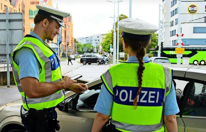 Bundespolizisten kontrollieren an der Grenze.<span class='image-autor'>Foto: Michael Werndorff</span>