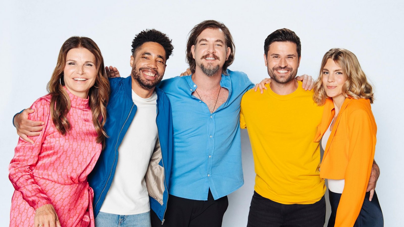 V. l.: Tabea Heynig („Britta Schönfeld-Küpper“), Julius Dombrink („Theo Weigel“), Diego Carlos Seyfarth („David Junker“), Milos Vukovic („Paco Weigel“), Bettine Langehein ("Stella Richter")Foto: RTL / Julia Feldhagen V. l.: Tabea Heynig („Britta Schönfeld-Küpper“), Julius Dombrink („Theo Weigel“), Diego Carlos Seyfarth („David Junker“), Milos Vukovic („Paco Weigel“), Bettine Langehein ("Stella Richter")Foto: RTL / Julia Feldhagen