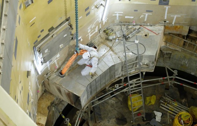 Im schon ausgeräumten Reaktorgebäude des GKN I, das bereits 2011 abgeschaltet worden ist, werden Betonteile abmontiert.<span class='image-autor'>Foto: EnBW</span>