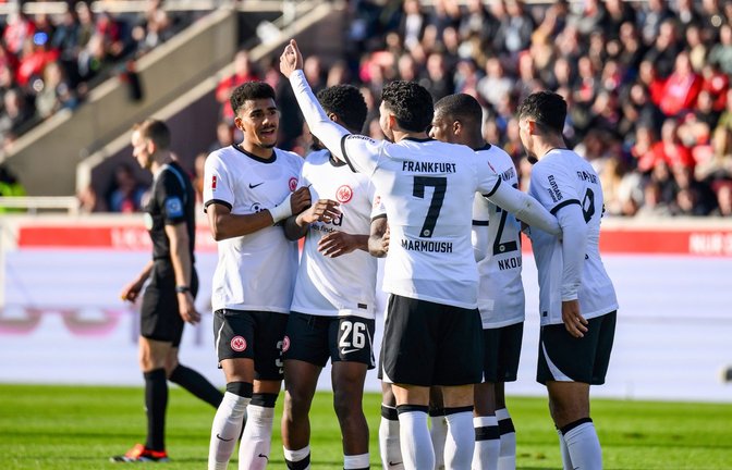 Eintracht Frankfurt profitierte beim Gastspiel in Heidenheim von einem kuriosen Eigentor der Gastgeber.<span class='image-autor'>Foto: Tom Weller/dpa</span>
