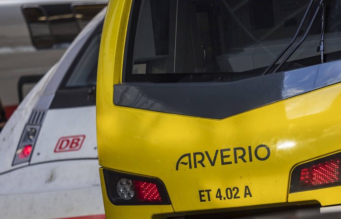 Bei der Fahrt von Würzburg nach Stuttgart ging einiges schief. (Symbolbild)<span class='image-autor'>Foto: IMAGO/Arnulf Hettrich</span>