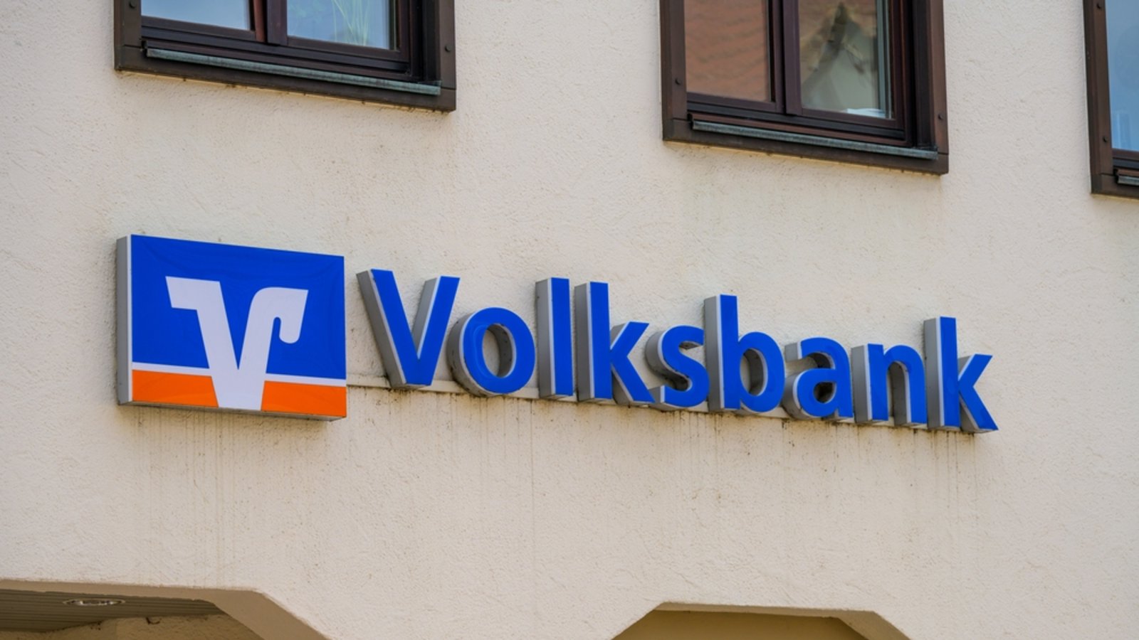 Kann man bei den Volksbanken überall Geld einzahlen?Foto: TobiasTropper / shutterstock.com Kann man bei den Volksbanken überall Geld einzahlen?Foto: TobiasTropper / shutterstock.com