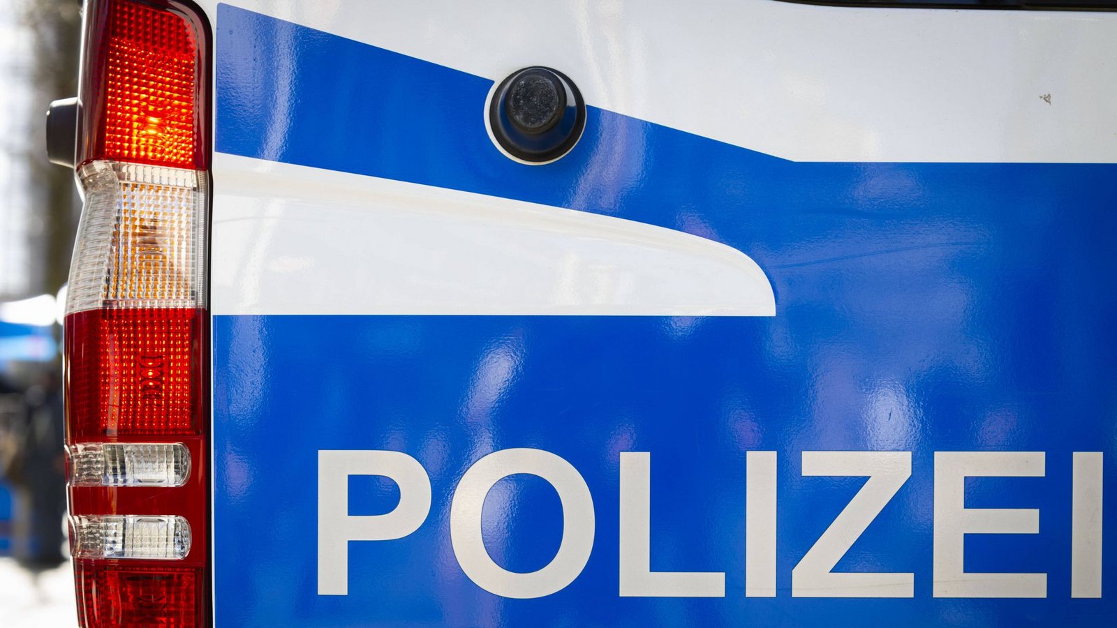 Ein Mann soll in der Nacht zwei Menschen in einem Hotel im Landkreis Biberach lebensgefährlich verletzt haben. Die Polizei ermittelt (Symbolfoto).Foto: IMAGO/Swaantje Hehmann/IMAGO/Swaantje Hehmann