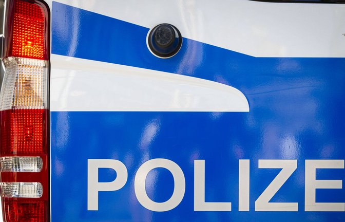 Ein Mann soll in der Nacht zwei Menschen in einem Hotel im Landkreis Biberach lebensgefährlich verletzt haben. Die Polizei ermittelt (Symbolfoto).<span class='image-autor'>Foto: IMAGO/Swaantje Hehmann/IMAGO/Swaantje Hehmann</span>