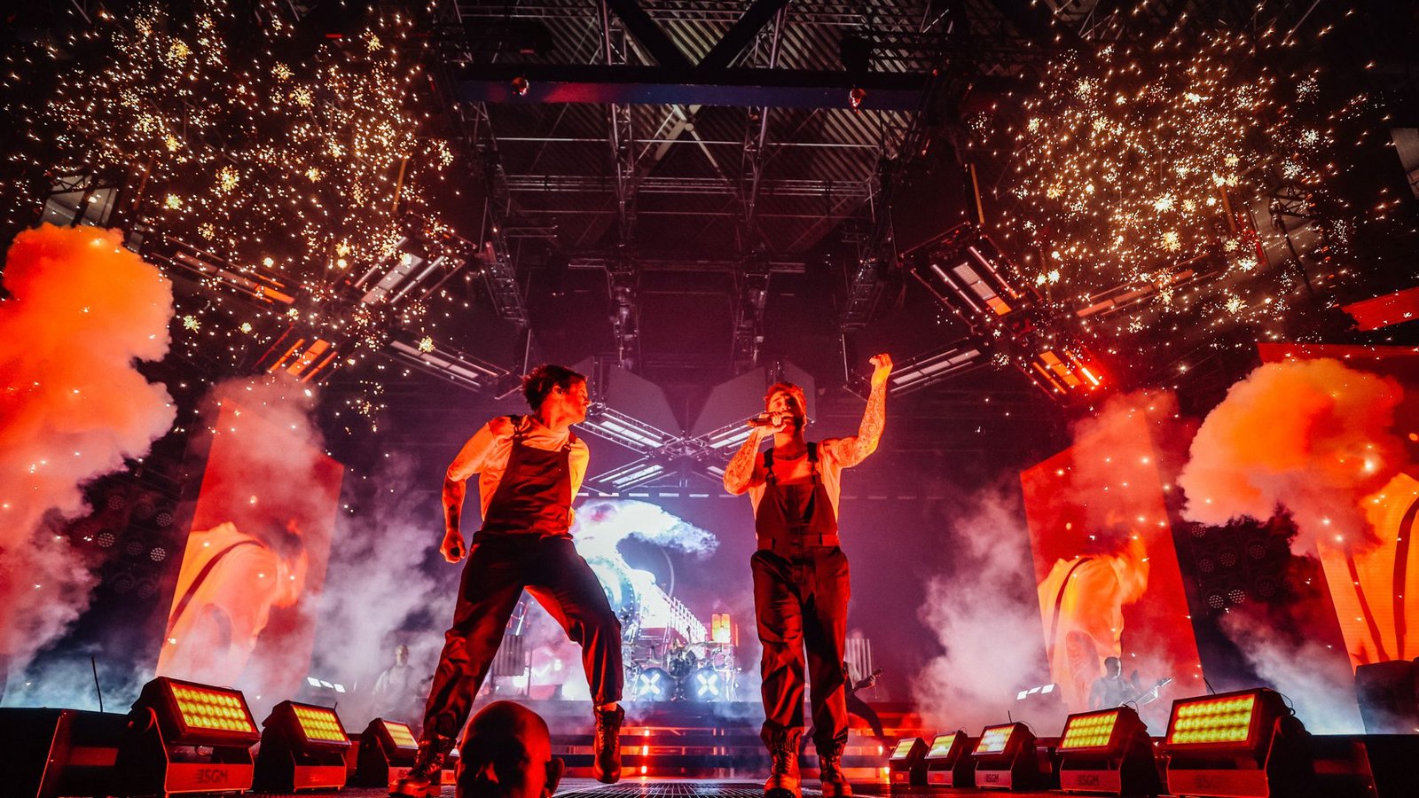 Electric Callboy heizt dem Publikum mit Musik und viel Pyrotechnik ein.Foto: Lichtgut Electric Callboy heizt dem Publikum mit Musik und viel Pyrotechnik ein.Foto: Lichtgut