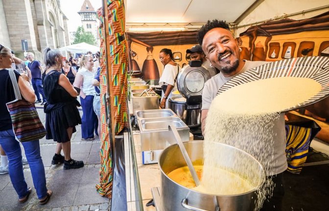 Viele afrikanische Spezialitäten können Besucher auf dem Afrika-Festival am Erwin-Schoettle-Platz probieren.<span class='image-autor'>Lichtgut/Ferdinando Iannone</span>