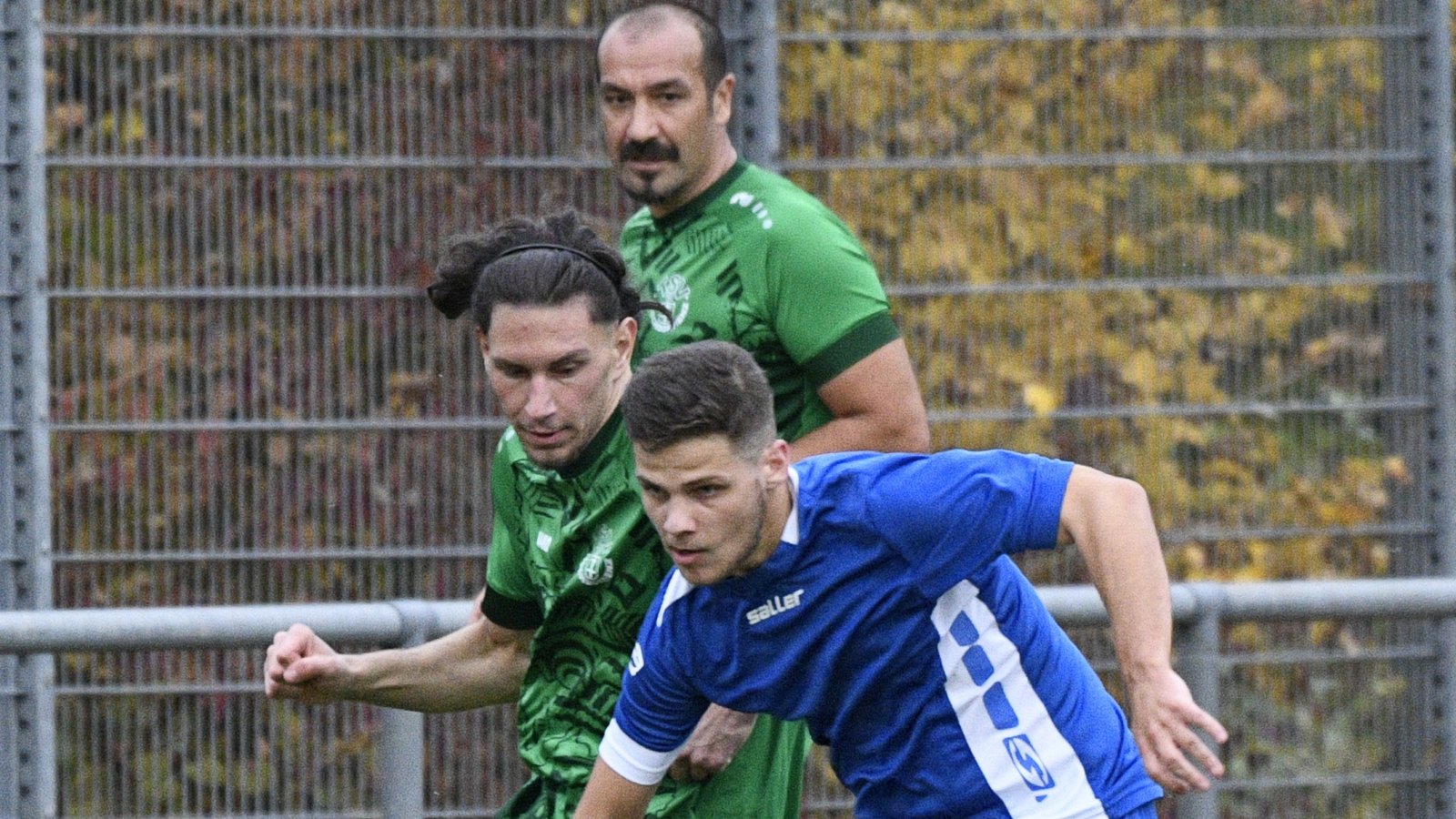 Für den TSV Hochdorf (rechts Berkan Ören) geht die Hinrunde der Kreisliga B 6 am Sonntag mit dem Heimspiel gegen den SV Illingen II zu Ende. Foto: Leitner Für den TSV Hochdorf (rechts Berkan Ören) geht die Hinrunde der Kreisliga B 6 am Sonntag mit dem Heimspiel gegen den SV Illingen II zu Ende. Foto: Leitner