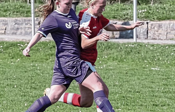 Fabienne Stuber (links) hat sich mit dem FV Roßwag in der Frauenfußball-Bezirksliga einiges vorgenommen. Foto: Simecek