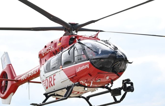Mit einem Hubschrauber wurde die Frau nach einem Unfall in eine Klinik geflogen. (Symbolbild)<span class='image-autor'>Bernd Weißbrod/dpa</span>