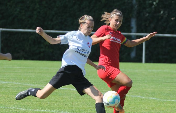 Freut sich auf die Rückrunde: Helen Scheer (links) vom SV Horrheim. <span class='image-autor'>Foto: Dittrich</span>