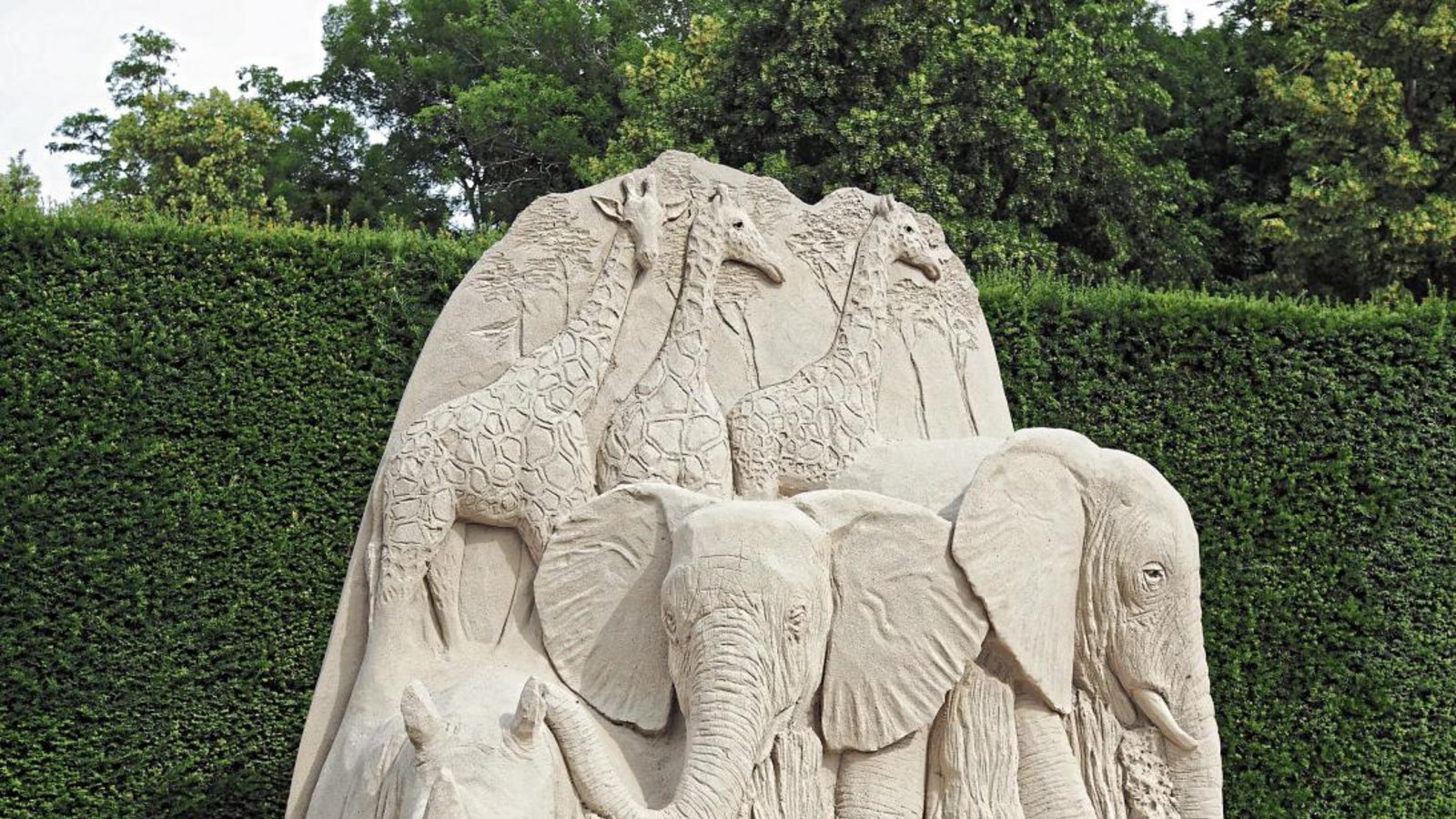 Im Ludwigsburger Schlossgarten sind eindrucksvolle Figuren aus Sand zu bestaunen. Foto: p Im Ludwigsburger Schlossgarten sind eindrucksvolle Figuren aus Sand zu bestaunen. Foto: p