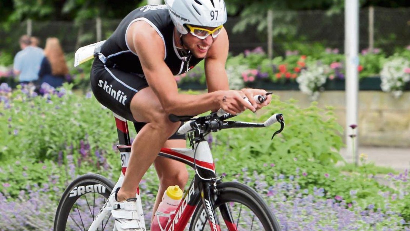 Nur laufen ist ihm zu langweilig geworden – der Auricher Martin Diebold hat den Triathlon für sich entdeckt. Fotos: Baumann Nur laufen ist ihm zu langweilig geworden – der Auricher Martin Diebold hat den Triathlon für sich entdeckt. Fotos: Baumann