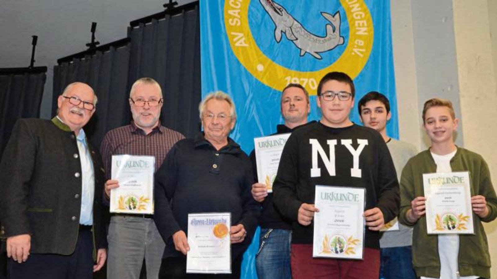 Der Anglerverein ehrte bei der Jahreshauptversammlung verdiente Mitglieder. Foto: p Der Anglerverein ehrte bei der Jahreshauptversammlung verdiente Mitglieder. Foto: p