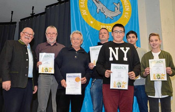Der Anglerverein ehrte bei der Jahreshauptversammlung verdiente Mitglieder.  Foto: p