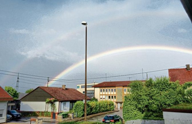 Den doppelten Regenbogen hat Peter Boucek am Sonntag in Vaihingen eingefangen.