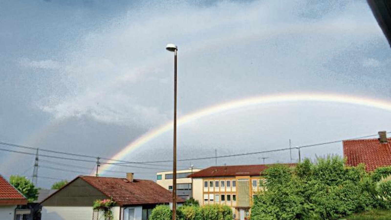 Den doppelten Regenbogen hat Peter Boucek am Sonntag in Vaihingen eingefangen.