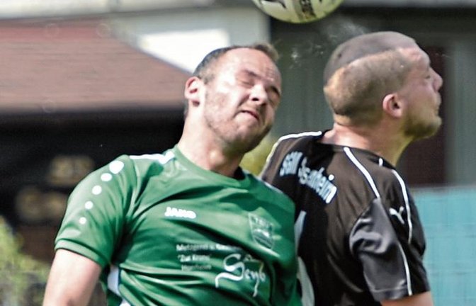 Als Abräumer vor der Abwehr oder in der Innenverteidigung geht Philipp Gutjahr (links) bei den Fußballern des TSV Kleinglattbach kompromisslos zur Sache. Im Tischtennis ist der 29-Jährige (rechts) zudem ein zuverlässiger Punktesammler im vorderen Paarkreu