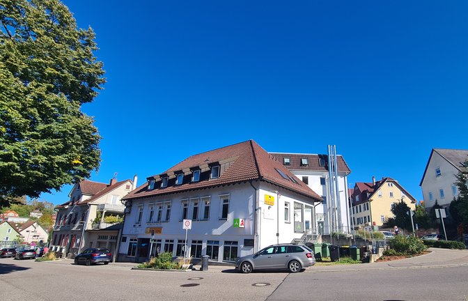 Medikamente aus der Apotheke, Essen vom China-Restaurant und Frühstücksbrötchen vom Bäcker ums Eck: An der Ecke Grabenstraße/Franckstraße ist in Vaihingen tagsüber viel los. Doch was wird aus den Läden, wenn das Areal zwischen Graben- und Friedrichstraße sein neues Gesicht bekommt und die Gebäude dafür abgerissen werden? <span class='image-autor'>Foto: Müller</span>