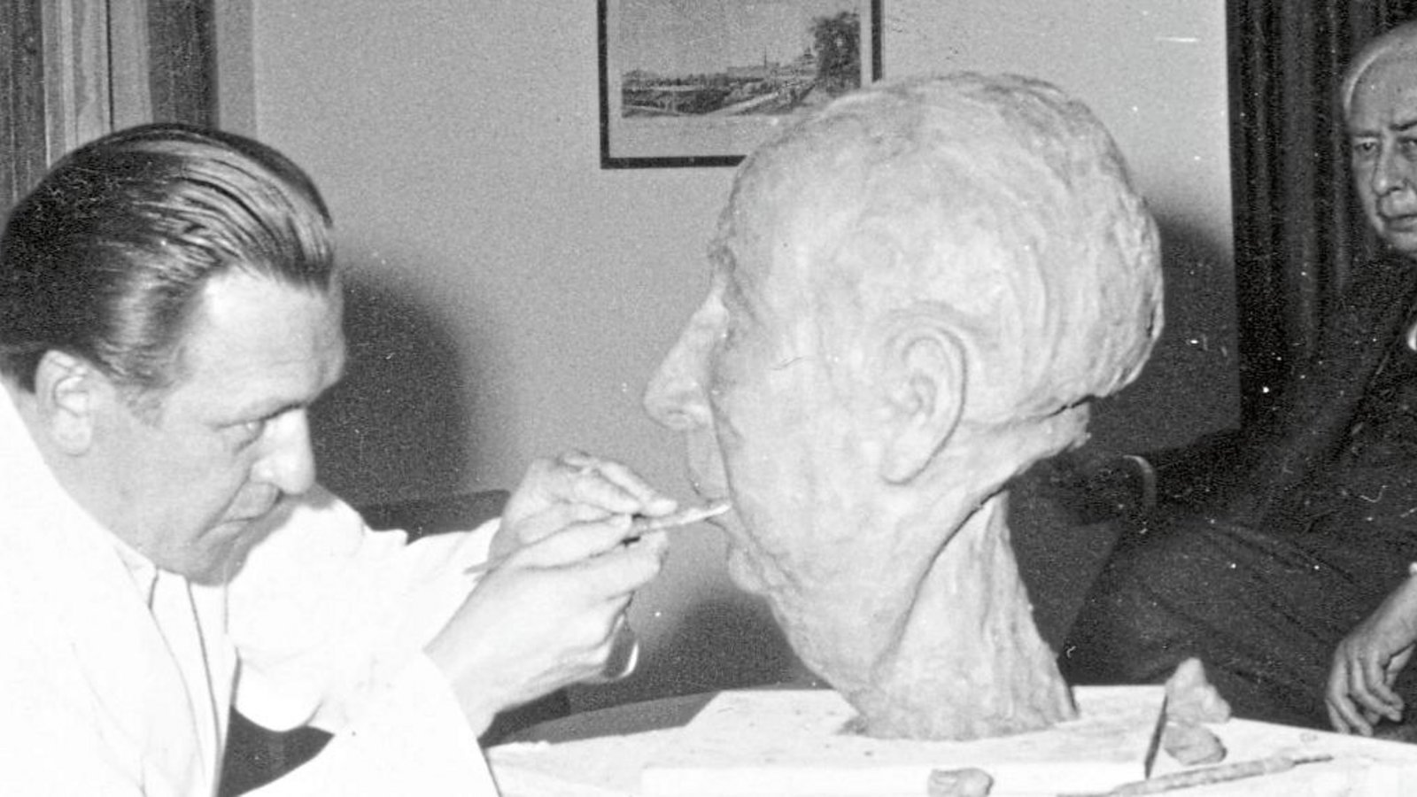 Wilhelm Hager bei der Arbeit an der Büste von Theodor Heuss. Fotos: p Wilhelm Hager bei der Arbeit an der Büste von Theodor Heuss. Fotos: p