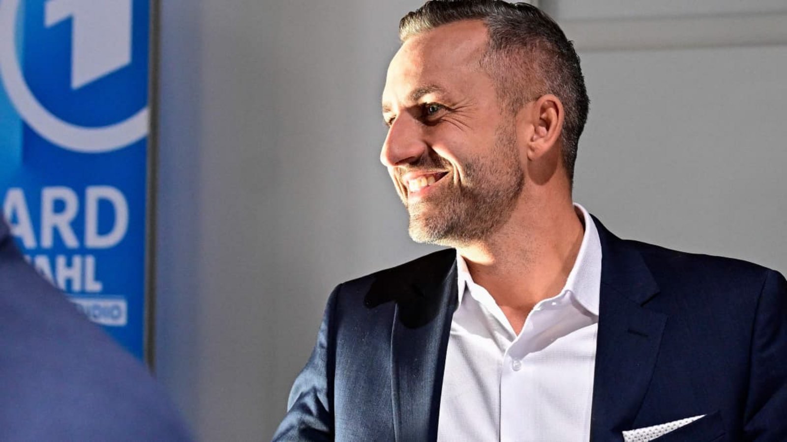 Strahlender Sieger im ARD-Interview nach der Wahlprognose: AfD-Spitzenkandidat Ulirch SiegmundTOBIAS SCHWARZ/afp Strahlender Sieger im ARD-Interview nach der Wahlprognose: AfD-Spitzenkandidat Ulirch SiegmundTOBIAS SCHWARZ/afp