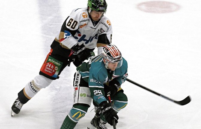Alexander Preibisch (vorne) kehrte am Freitag überraschend in den Kader der Bietigheim Steelers zurück. Foto: Baumann