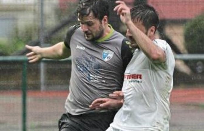 Bis zum Titelgewinn in der Kreisliga B 7 im Sommer 2019 war Thomas Renz (links) einer der Leitwölfe in der Mannschaft der SGM Roßwag/Mühlhausen. Foto: Nachreiner