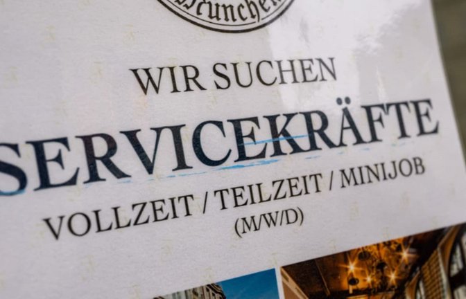 Für Dienstleister gelten Minijobber als wichtig – ohne sie könnte Deutschland noch weiter zur „Service-Wüste“ verkommen, so die Befürchtung.<span class='image-autor'>Peter Kneffel/dpa</span>