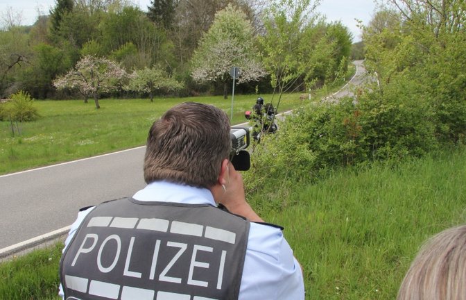 Ist bei der Ausbildungsnacht dabei: die Polizei. Zu deren Aufgaben gehört auch die Verkehrsüberwachung.  Archivfoto: Banholzer/VKZ