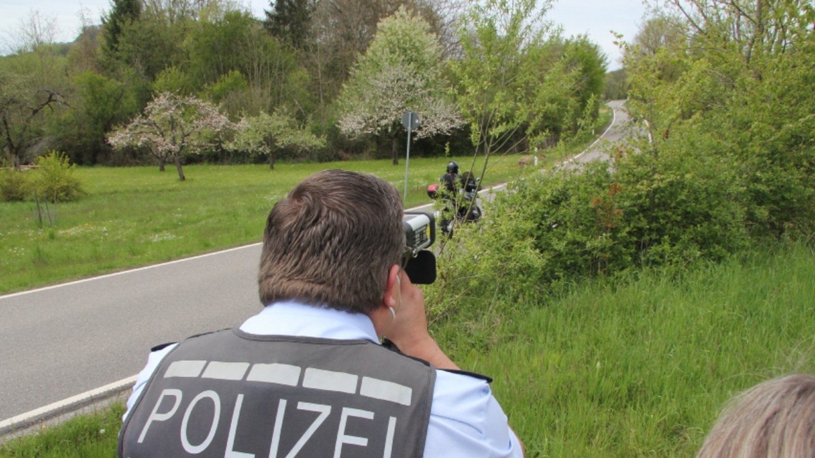 Ist bei der Ausbildungsnacht dabei: die Polizei. Zu deren Aufgaben gehört auch die Verkehrsüberwachung.  Archivfoto: Banholzer/VKZ