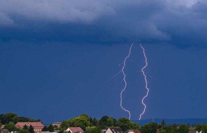 Aktuelle Wetterwarnungen für Baden-Württemberg: Der DWD warnt vor Gewittern mit Starkregen, Hagel und Sturmböen bis 90 km/h. Am Dienstag steigt das Unwetterrisiko.<span class='image-autor'>Patrick Pleul/dpa</span>