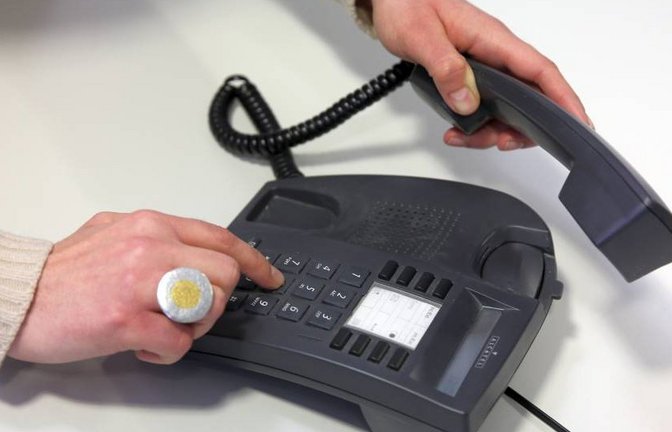 Immer wieder kommt es zu Betrügereien übers Telefon. Symbolbild: VKZ