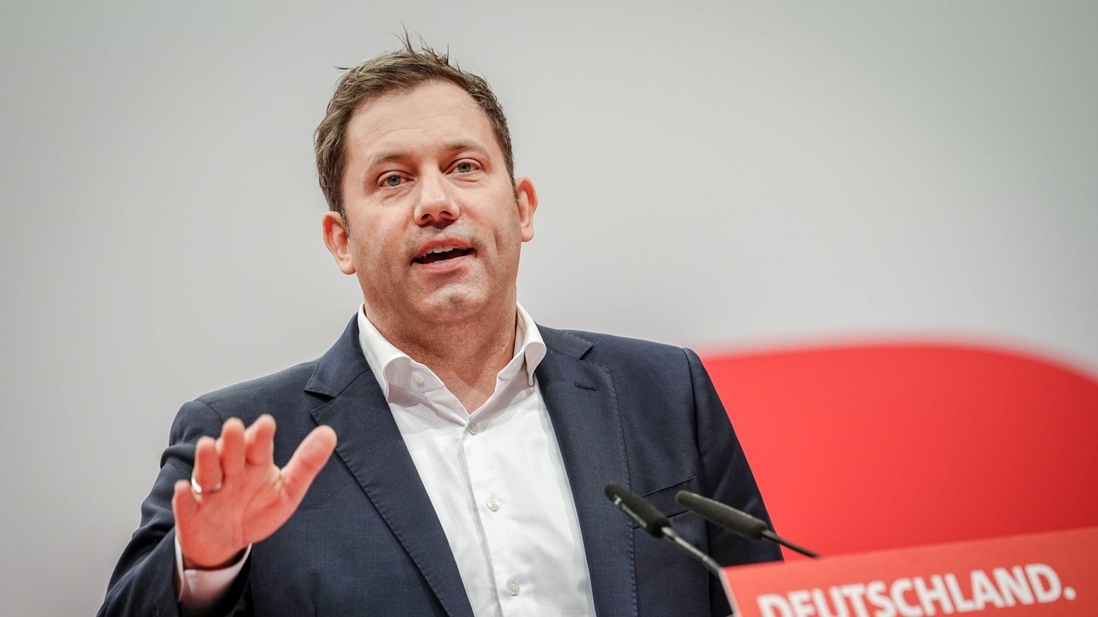 Lars Klingbeil fordert die Länder auf, neue Möglichkeiten bei Abschiebungen stark zu nutzen.Foto: dpa/Kay Nietfeld Lars Klingbeil fordert die Länder auf, neue Möglichkeiten bei Abschiebungen stark zu nutzen.Foto: dpa/Kay Nietfeld