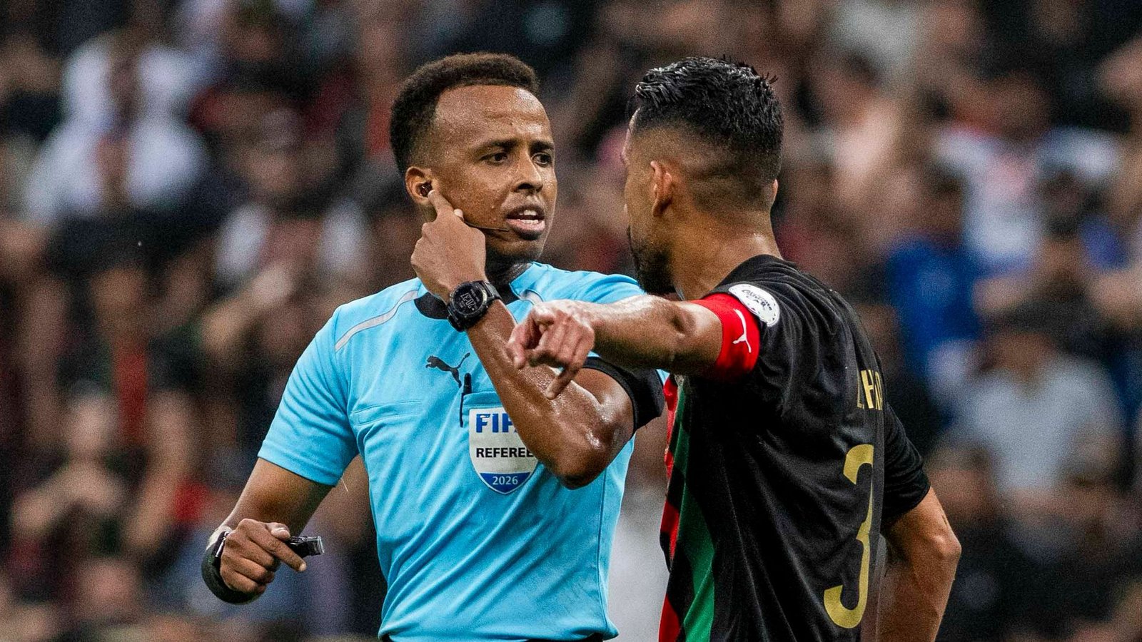 Für ihn endete der WM-Traum an der Grenzkontrolle: Schiedsrichter Omar Artan. (Archivbild)Foto: Mosa'ab Elshamy/AP/dpa Für ihn endete der WM-Traum an der Grenzkontrolle: Schiedsrichter Omar Artan. (Archivbild)Foto: Mosa'ab Elshamy/AP/dpa
