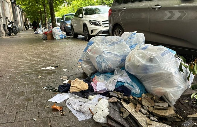 Der Hausmüll bleibt in Brüssel oft tagelang auf der Straße liegen, bevor er abgeholt wird. Seit Jahren kämpft die Stadt gegen das Problem, bisher ohne Erfolg.<span class='image-autor'>Foto: Knut Krohn</span>