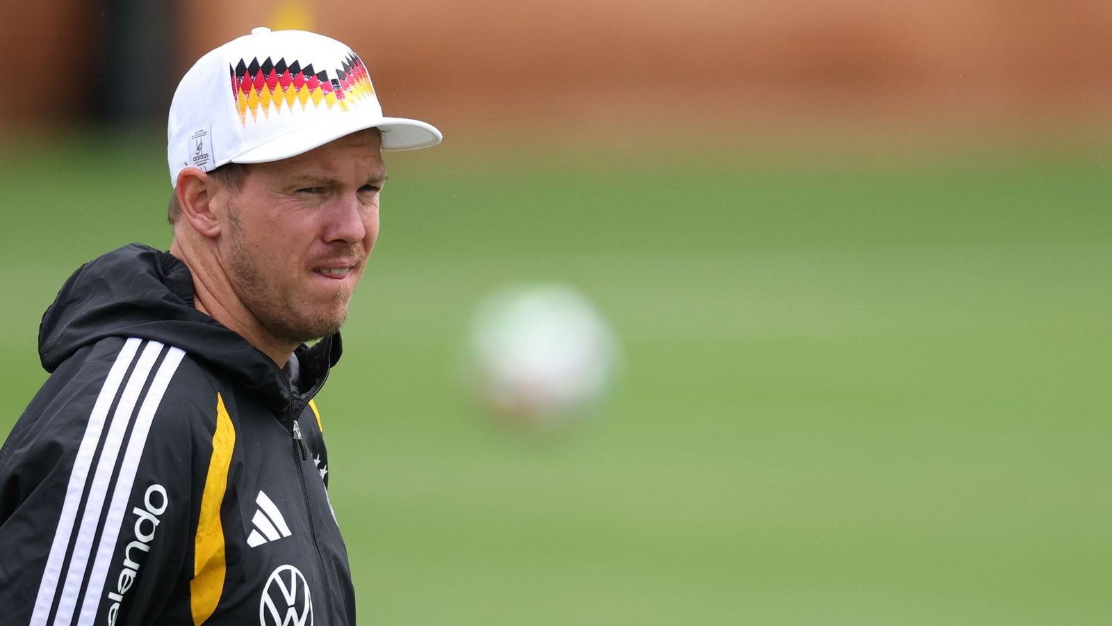 Julian Nagelsmann schaut beim DFB-Training ganz genau hin.Foto: Jan Woitas/dpa Julian Nagelsmann schaut beim DFB-Training ganz genau hin.Foto: Jan Woitas/dpa