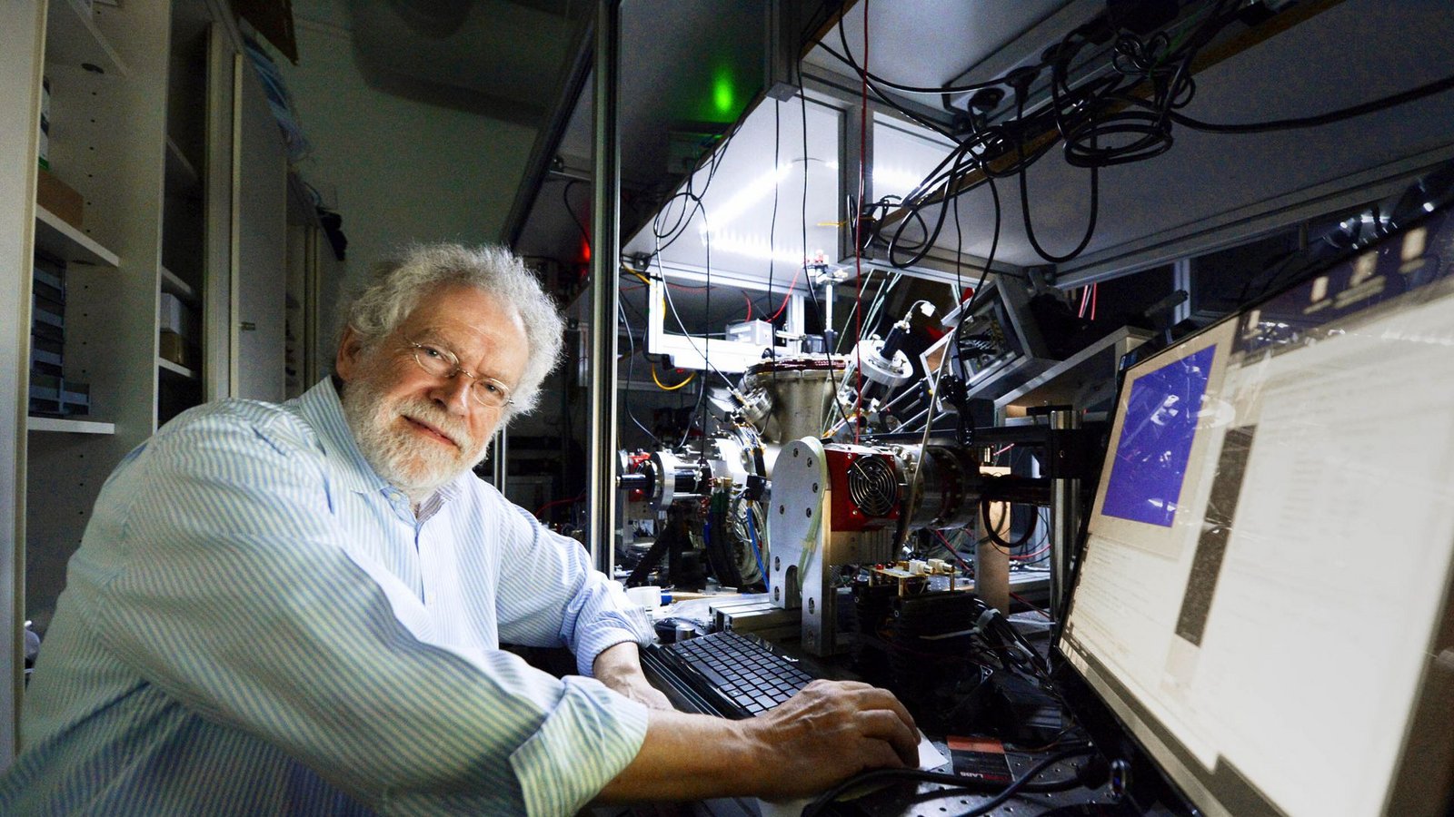 Preisträger Anton Zeilinger in seinem Labor in WienFoto: dpa/Hans Klaus Techt Preisträger Anton Zeilinger in seinem Labor in WienFoto: dpa/Hans Klaus Techt