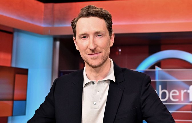 Louis Klamroth verabschiedete am Abend Zuschaueranwältin Brigitte Büscher – aber ohne Blumen.<span class='image-autor'>Foto: IMAGO/Future Image/IMAGO/Dwi Anoraganingrum</span>