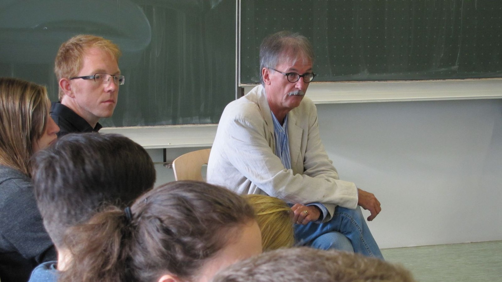 Der Stuttgarter Gefängnispfarrer besucht im Jahr 2014 eine Schule in Stuttgart – natürlich im Religionsunterricht.Foto: Claudia Barner