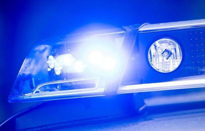Die Polizei sucht Zeugen (Symbolbild).<span class='image-autor'>Foto: dpa/Lino Mirgeler</span>