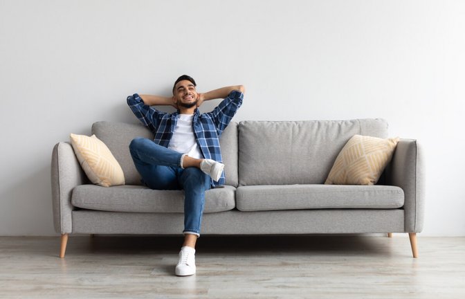 Dunkle Räume können oft mit einfachen Mittel aufgehellt werden. Die hilfreichsten Tipps verraten wir Ihnen in diesem Artikel.<span class='image-autor'>Foto: Prostock-studio / Shutterstock.com</span>