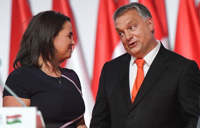 Die dieser Tage zurückgetretene Präsidentin Katalin Novák und Premier Viktor Orbán pflegten einst ein loyales Verhältnis.<span class='image-autor'>Foto: AFP/Attila Kisbenedek</span>