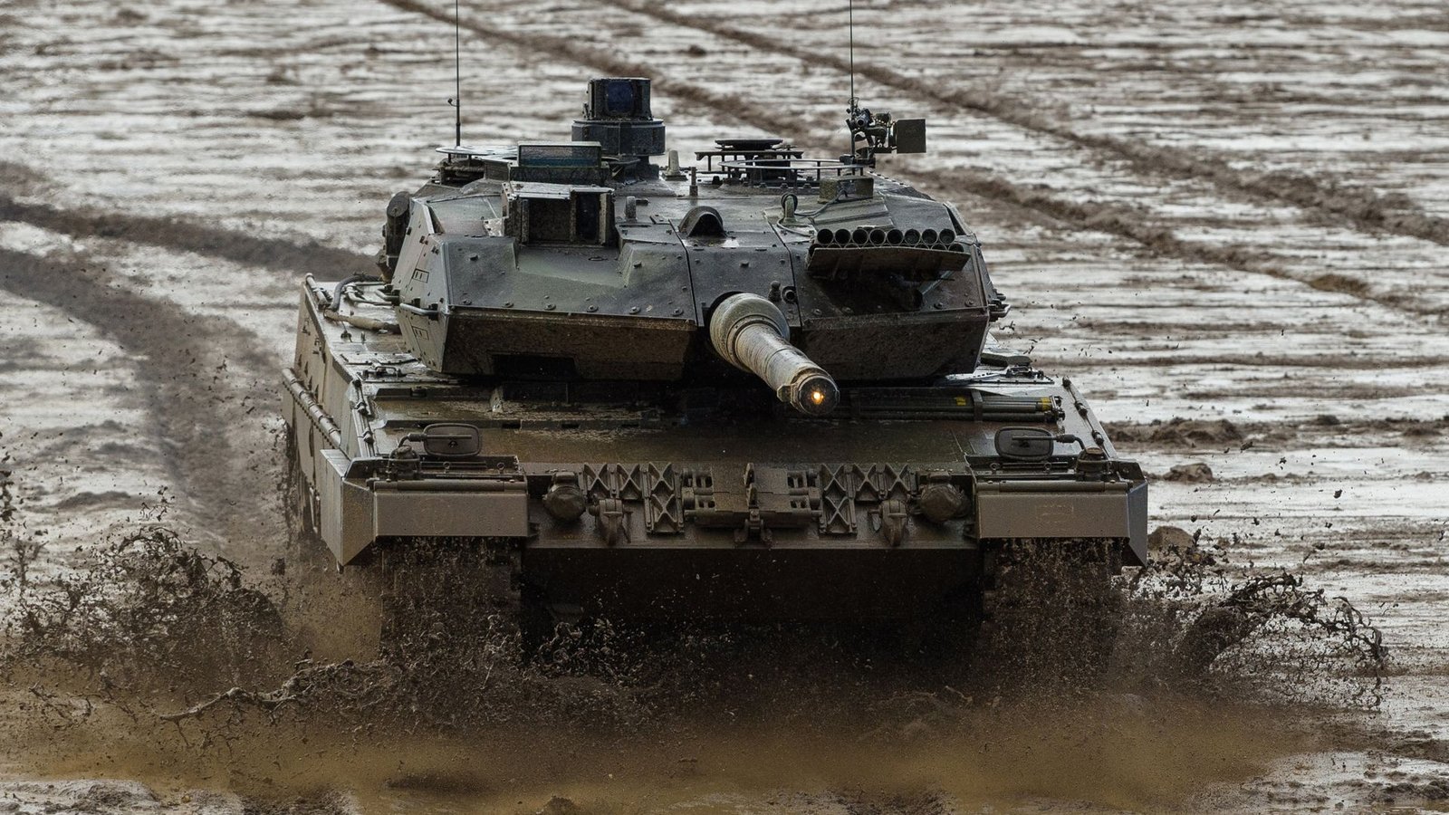Deutschland will Tschechien 15 Leopard-2-Panzer  zur Verfügung stellen. (Symbolbild)Foto: dpa/Philipp Schulze