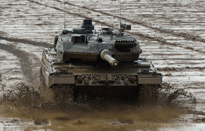 Deutschland will Tschechien 15 Leopard-2-Panzer  zur Verfügung stellen. (Symbolbild)<span class='image-autor'>Foto: dpa/Philipp Schulze</span>