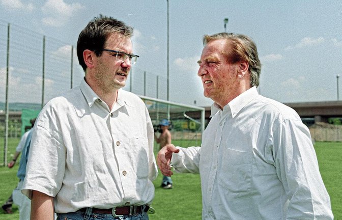 Roland Eitel war unter anderem Pressechef des VfB Stuttgart, hier im Gespräch mit Präsident Gerhard Mayer-Vorfelder.  Foto: Baumann